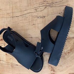 MELISSA MATTE RUBBER  FLATFORM SANDALS